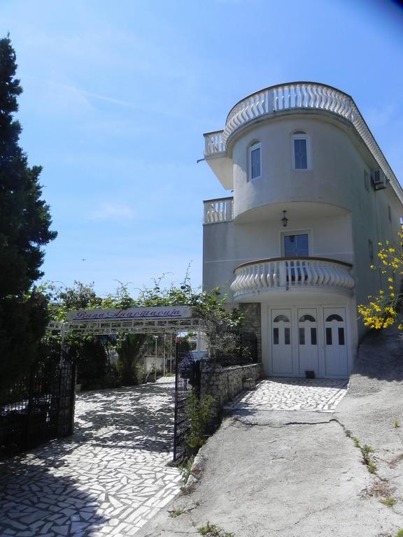 Apartments & Rooms Villa Anastasija Ulcinj Exterior photo